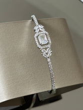 Elegant Openable Silver AD Stone Bracelet Design