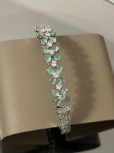 2.6 Size Stylish White Zircon Tone Gold-Plated Lock-Open Bracelet for Girls