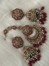 Elegant Uncut Kundan Earrings with Tikka Set