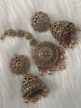 Elegant Uncut Kundan Earrings with Tikka Set