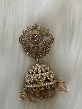 Beautiful Earrings with Tikka Set