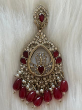 AD with Pearl Earrings