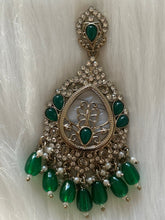 AD with Pearl Earrings