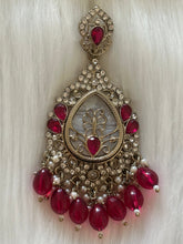 AD with Pearl Earrings