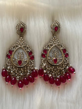 AD with Pearl Earrings