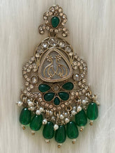 AD with Pearl Earrings