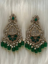 AD with Pearl Earrings