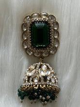 AD with Pearl Earrings