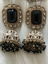 AD with Pearl Earrings