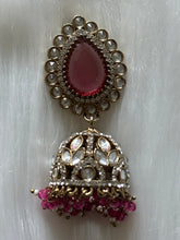 AD with Pearl Earrings