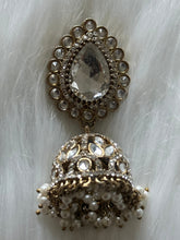 AD with Pearl Earrings