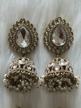 AD with Pearl Earrings