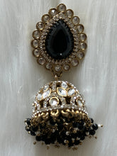 AD with Pearl Earrings