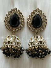 AD with Pearl Earrings